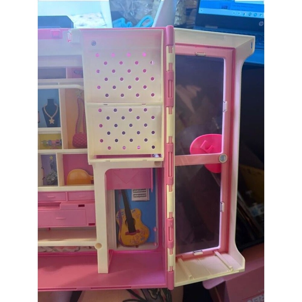 Barbie closet - Picture 4 of 5